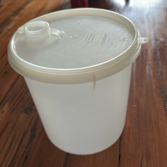 Vintage Tupperware 5 Quart 565-2 - Picture 1 of 3
